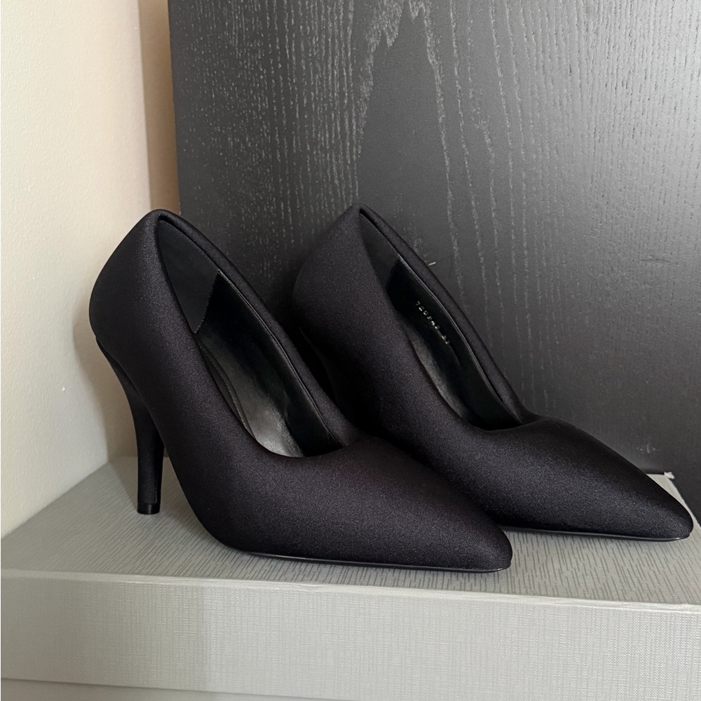 Balenciaga XL pump